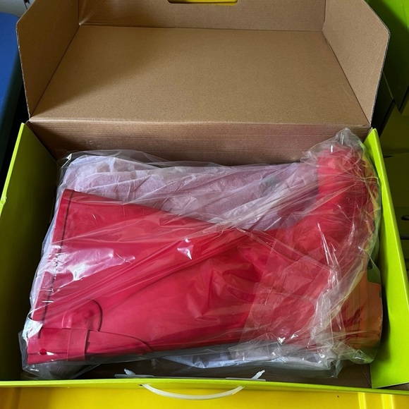 New! Women’s Gator Waders Rain Boots in Red - Picture 3 of 7